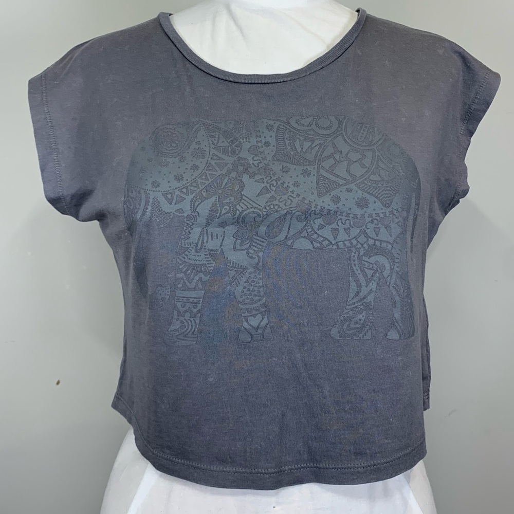 ✨ 2/$25 ✨  Women’s Cropped Graphic T-Shirt - Triple Five Soul - Size Small